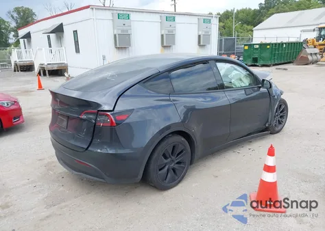 2025 Tesla Model Y Long Range Dual Motor All-Wheel Drive z USA, uszkodzony, nr VIN 7SAYGDED4SF257882
